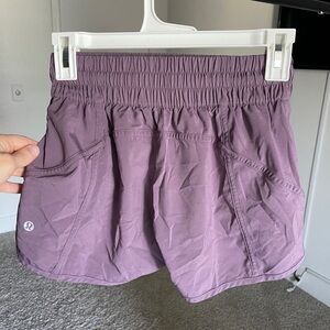 Lululemon hotty hot high rise lined shorts 2.5” sz 4